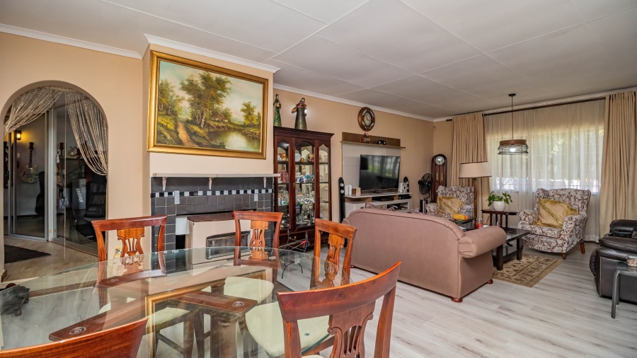 4 Bedroom Property for Sale in Glen Marais Gauteng