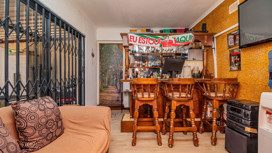 4 Bedroom Property for Sale in Glen Marais Gauteng