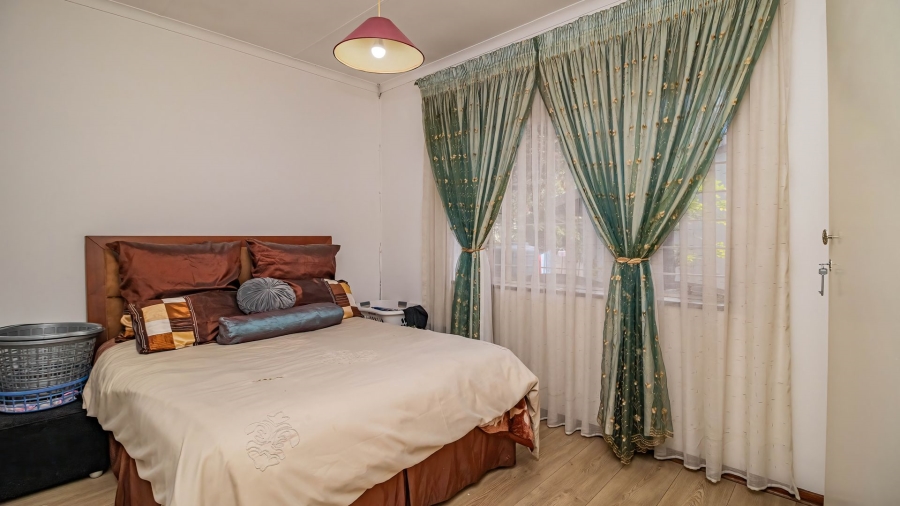 4 Bedroom Property for Sale in Glen Marais Gauteng