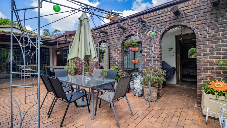 4 Bedroom Property for Sale in Glen Marais Gauteng