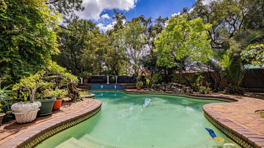 4 Bedroom Property for Sale in Glen Marais Gauteng