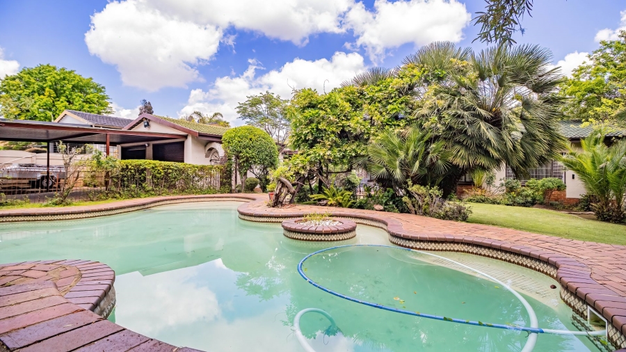 4 Bedroom Property for Sale in Glen Marais Gauteng