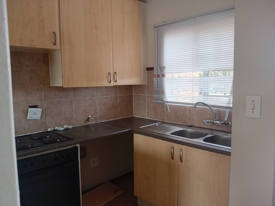 To Let 2 Bedroom Property for Rent in Olympus AH Gauteng