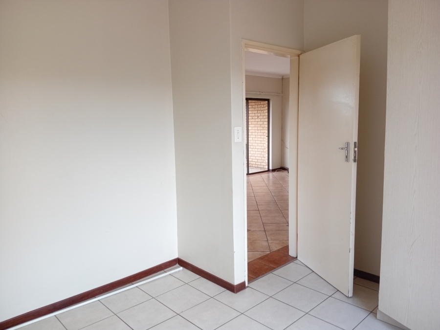 To Let 2 Bedroom Property for Rent in Olympus AH Gauteng