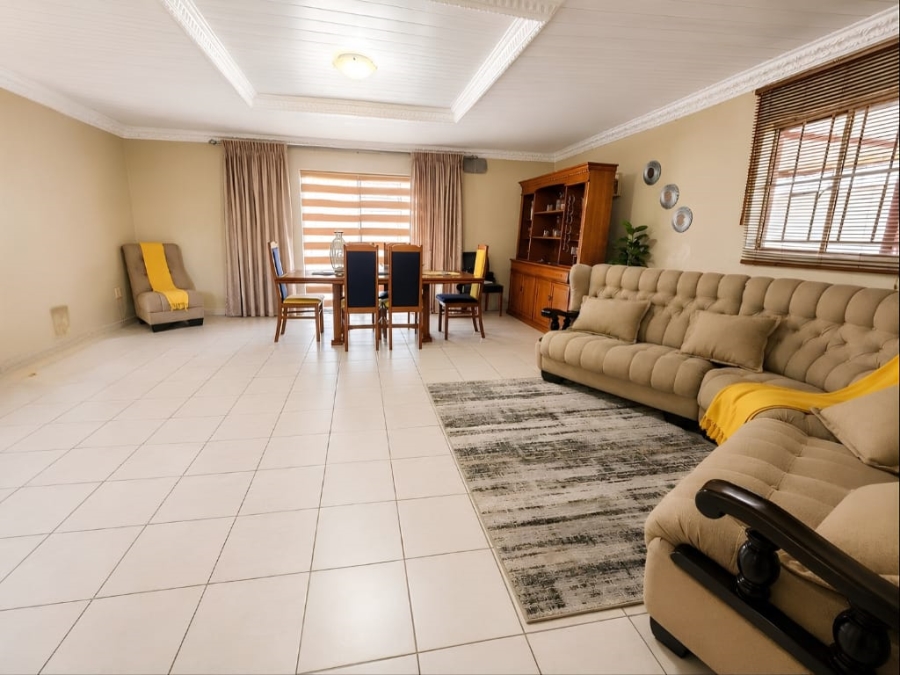 6 Bedroom Property for Sale in Eike Park Gauteng
