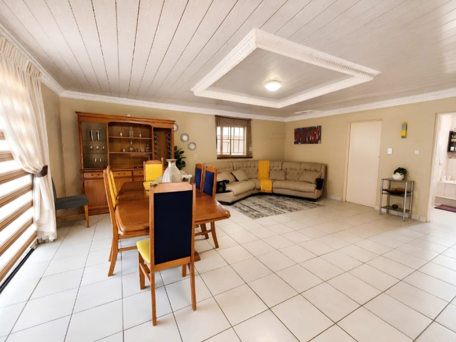 6 Bedroom Property for Sale in Eike Park Gauteng