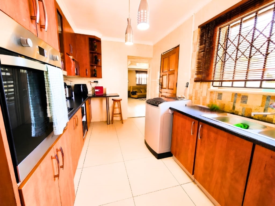 6 Bedroom Property for Sale in Eike Park Gauteng