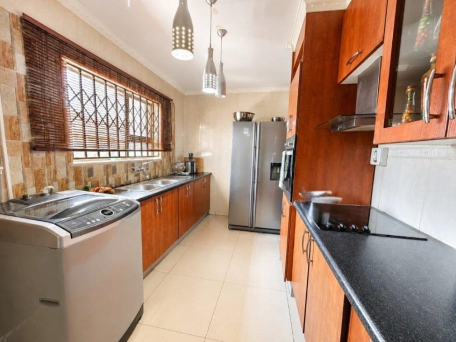 6 Bedroom Property for Sale in Eike Park Gauteng