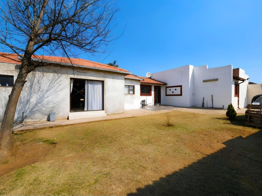 6 Bedroom Property for Sale in Eike Park Gauteng