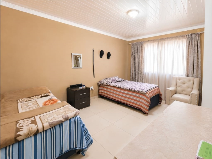 6 Bedroom Property for Sale in Eike Park Gauteng