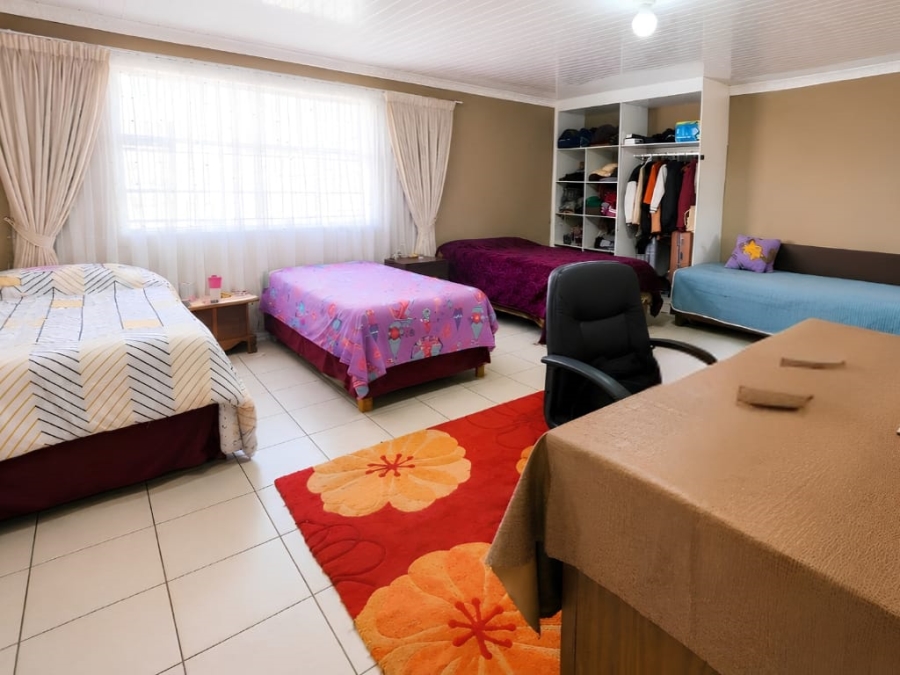 6 Bedroom Property for Sale in Eike Park Gauteng
