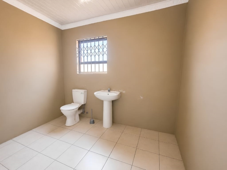 6 Bedroom Property for Sale in Eike Park Gauteng
