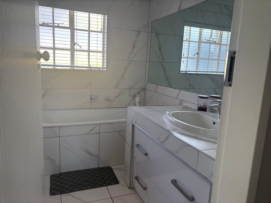 To Let 3 Bedroom Property for Rent in Waterkloof Gauteng