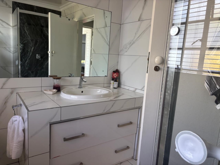 To Let 3 Bedroom Property for Rent in Waterkloof Gauteng