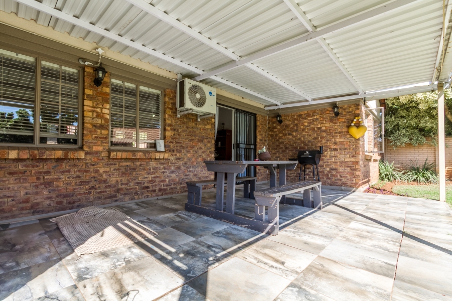 2 Bedroom Property for Sale in Equestria Gauteng