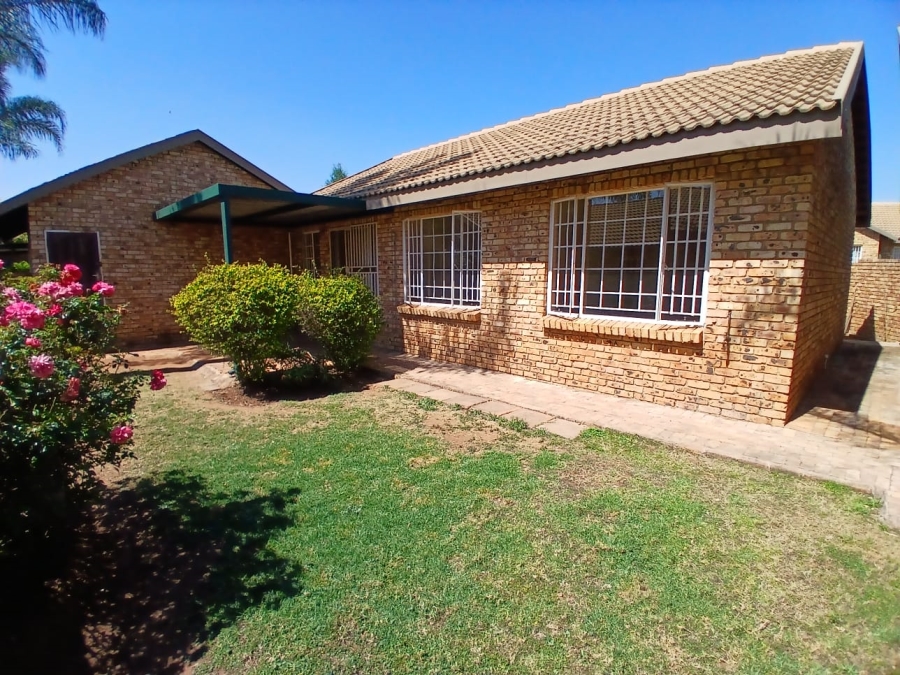 To Let 2 Bedroom Property for Rent in Equestria Gauteng