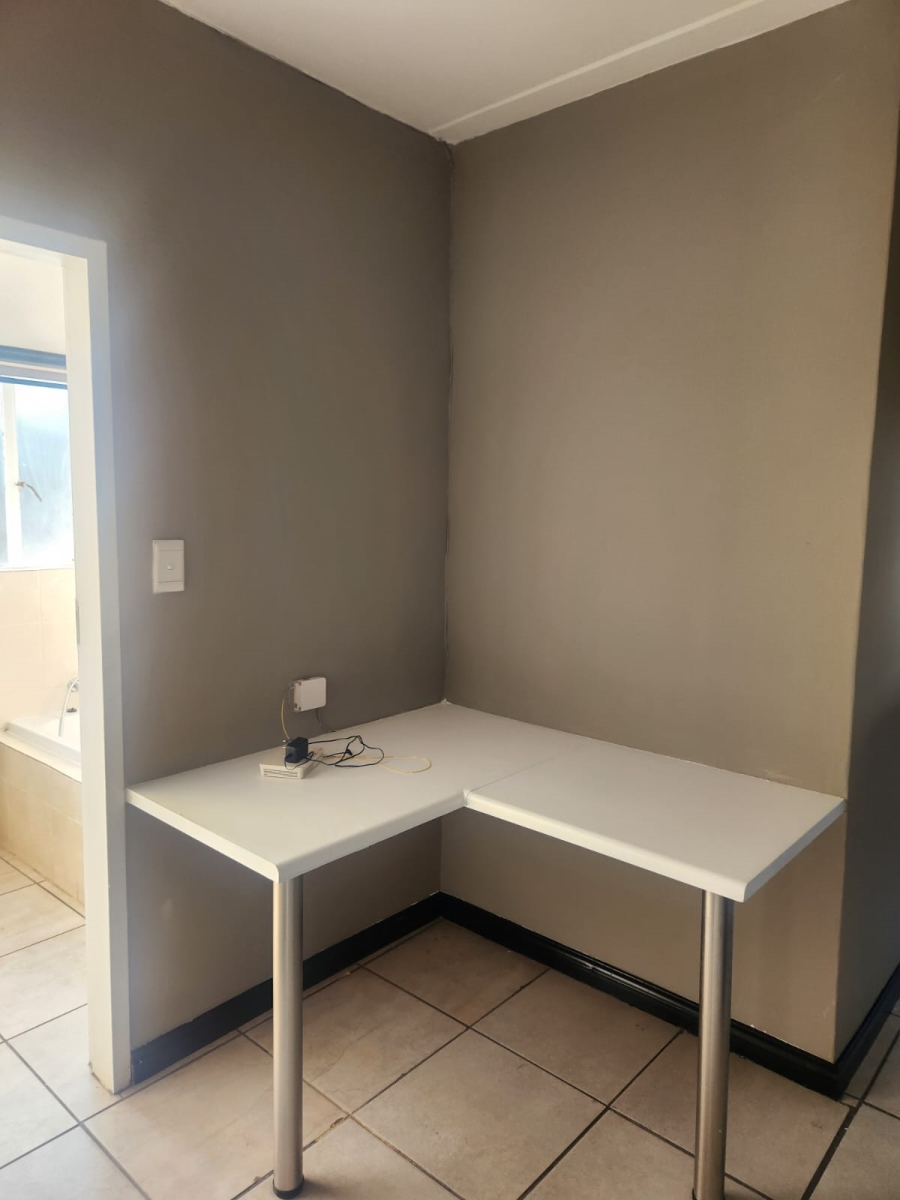 To Let 2 Bedroom Property for Rent in North Riding Gauteng