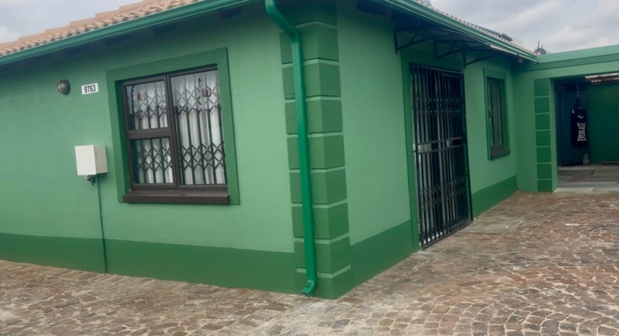 3 Bedroom Property for Sale in Windmill Park Gauteng