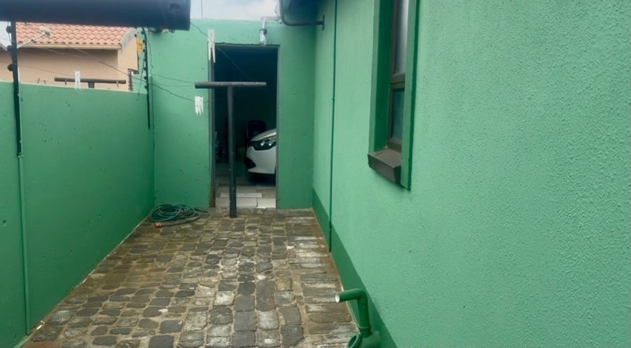3 Bedroom Property for Sale in Windmill Park Gauteng