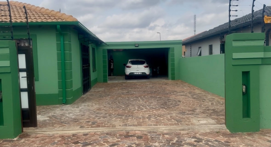 3 Bedroom Property for Sale in Windmill Park Gauteng