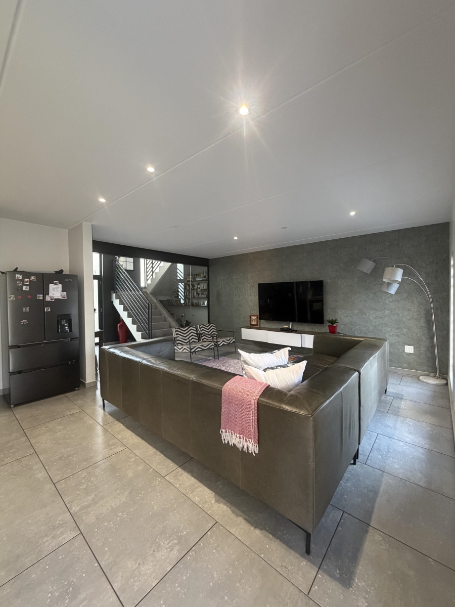 4 Bedroom Property for Sale in Crowthorne AH Gauteng