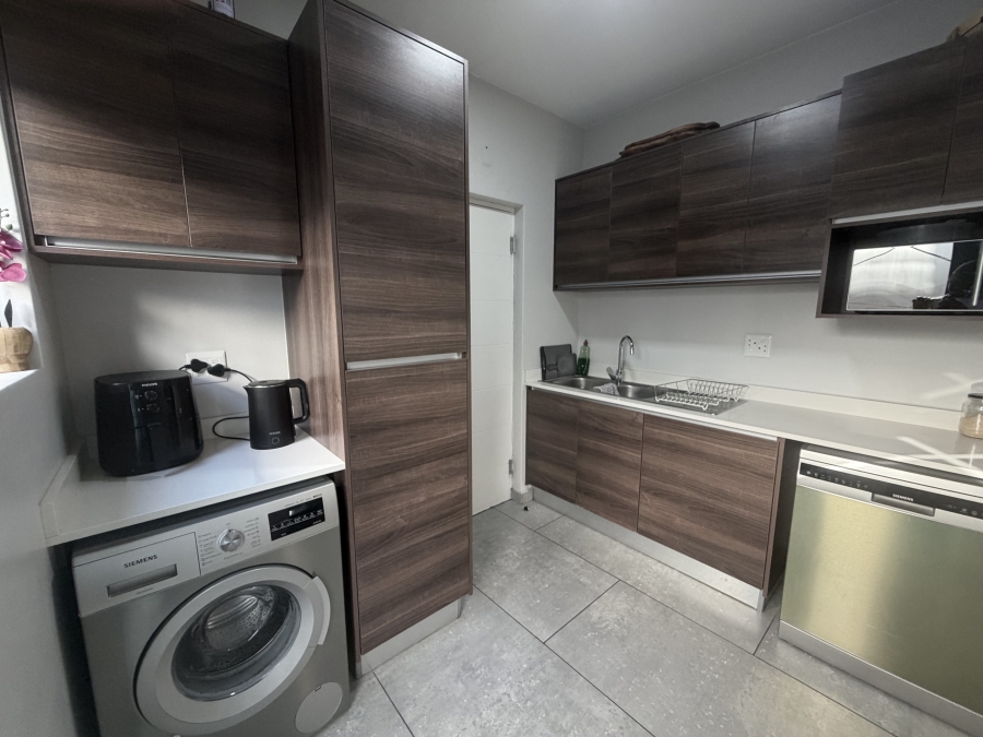 4 Bedroom Property for Sale in Crowthorne AH Gauteng