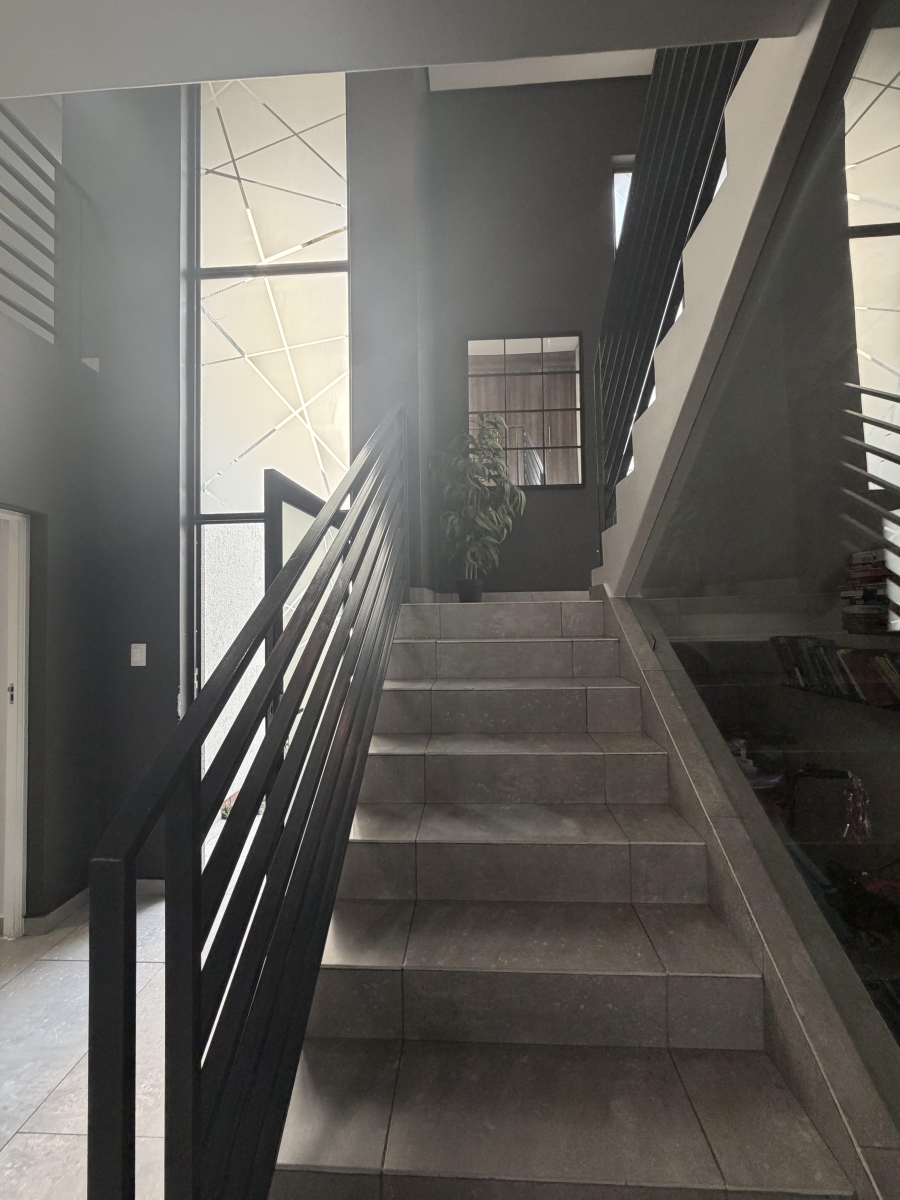 4 Bedroom Property for Sale in Crowthorne AH Gauteng