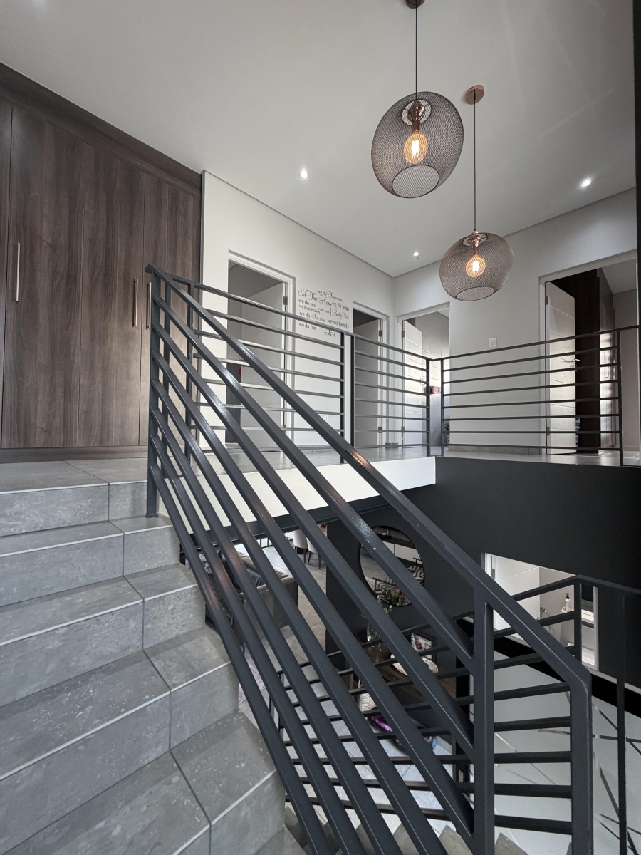 4 Bedroom Property for Sale in Crowthorne AH Gauteng
