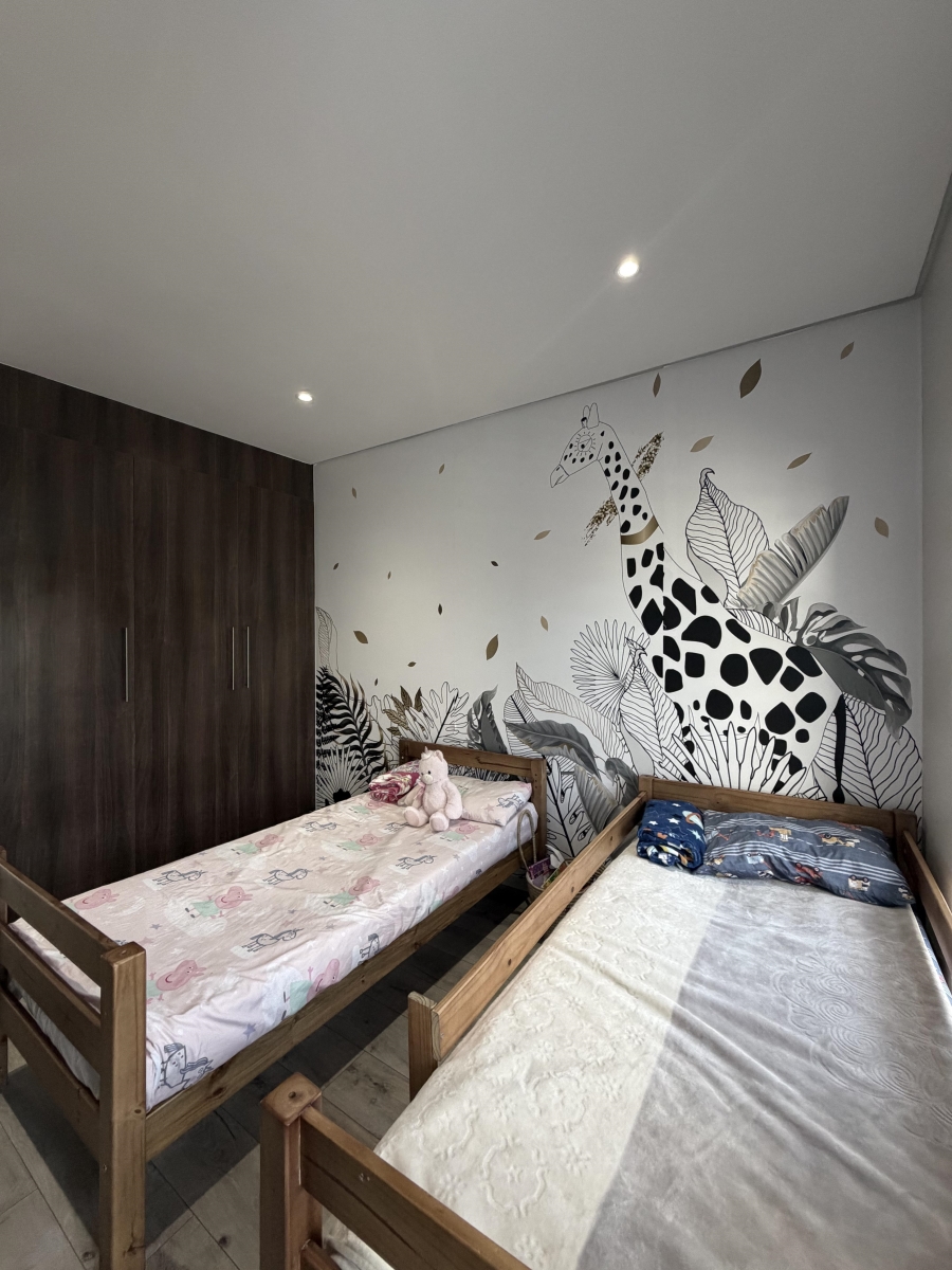 4 Bedroom Property for Sale in Crowthorne AH Gauteng
