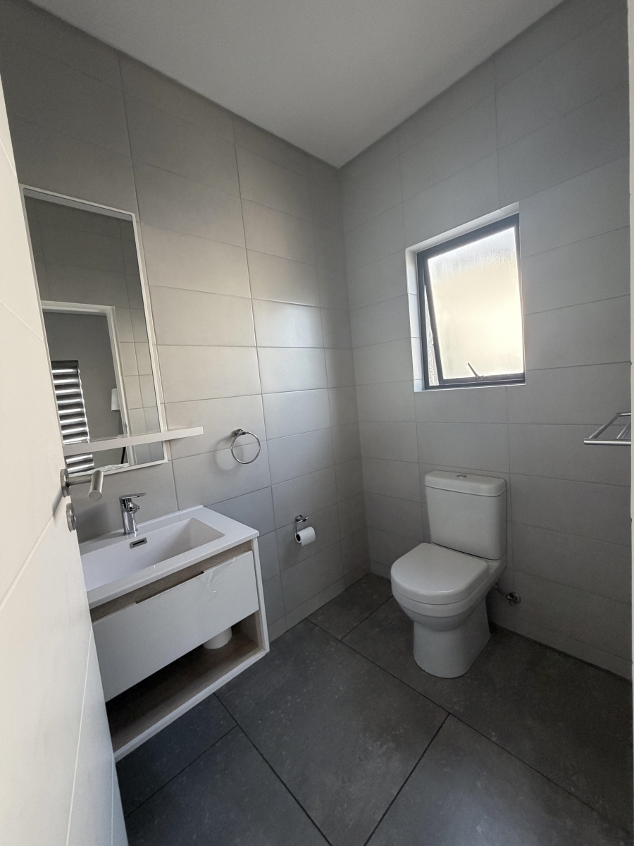 4 Bedroom Property for Sale in Crowthorne AH Gauteng