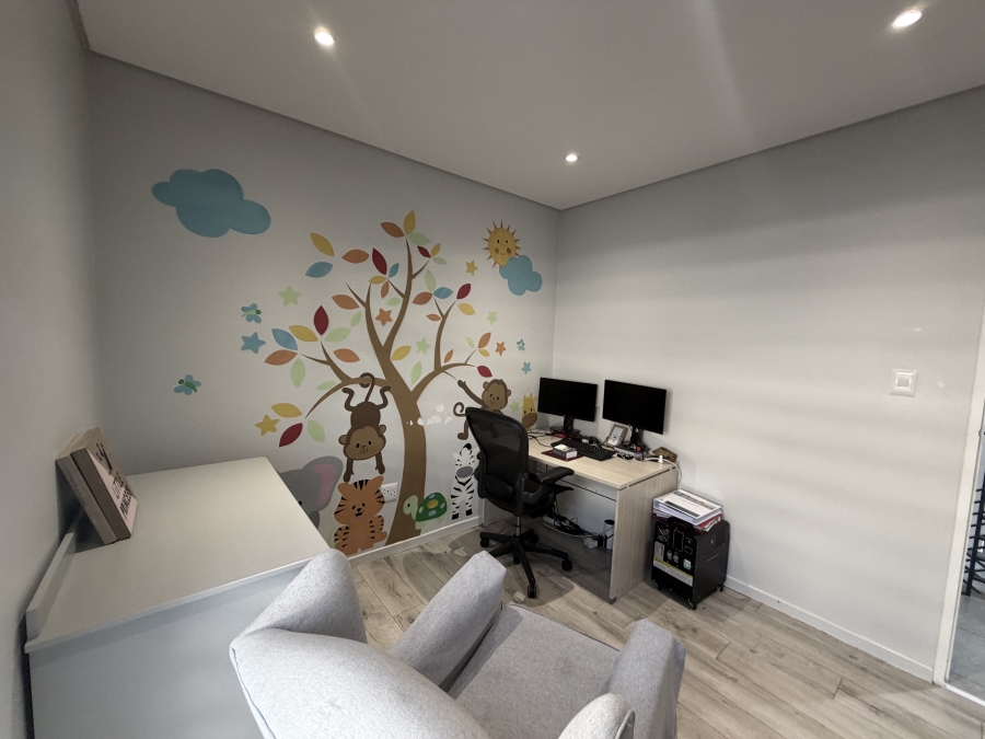 4 Bedroom Property for Sale in Crowthorne AH Gauteng
