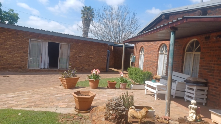 4 Bedroom Property for Sale in Selection Park Gauteng