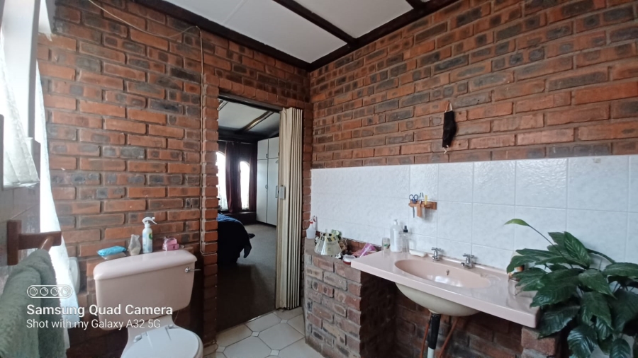 4 Bedroom Property for Sale in Selection Park Gauteng