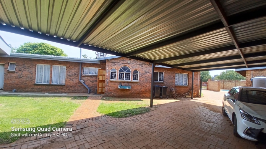 4 Bedroom Property for Sale in Selection Park Gauteng