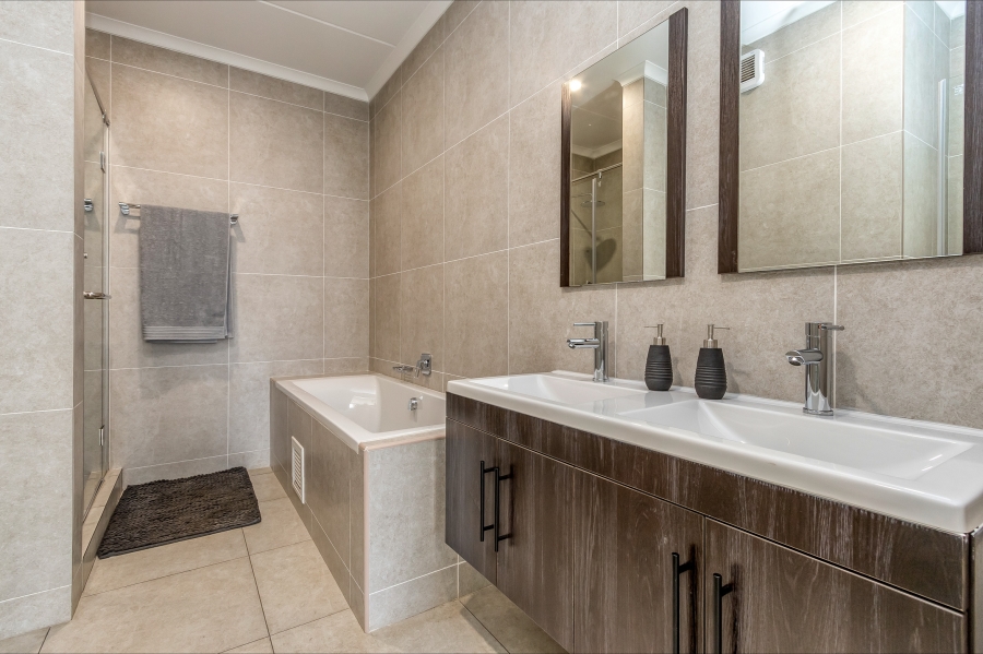 2 Bedroom Property for Sale in Greenstone Hill Gauteng