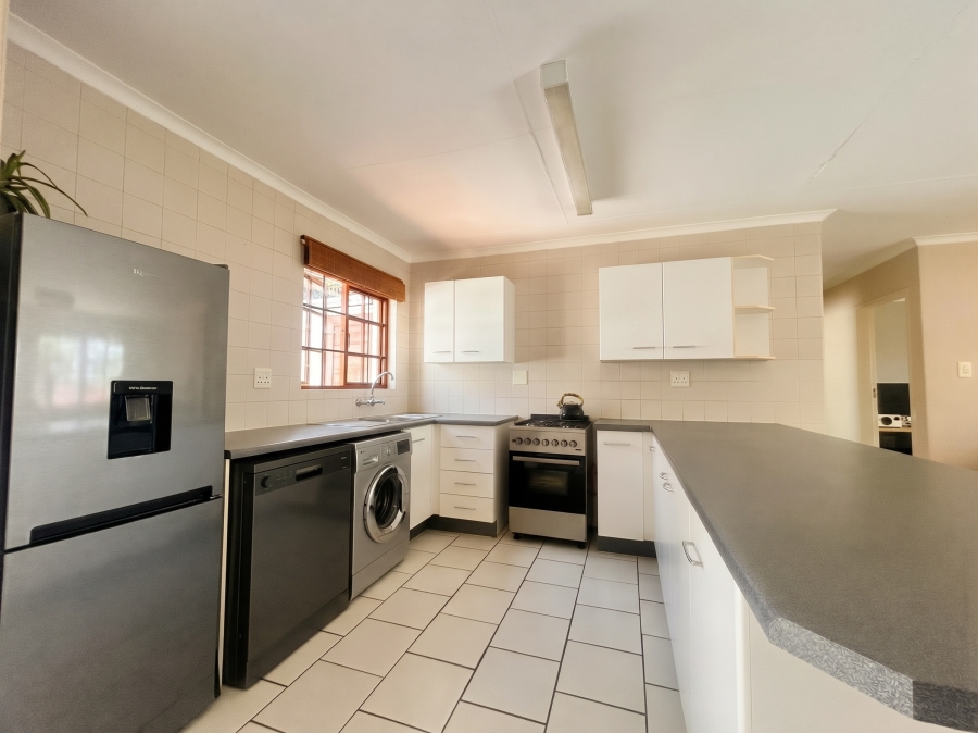 2 Bedroom Property for Sale in Lonehill Gauteng