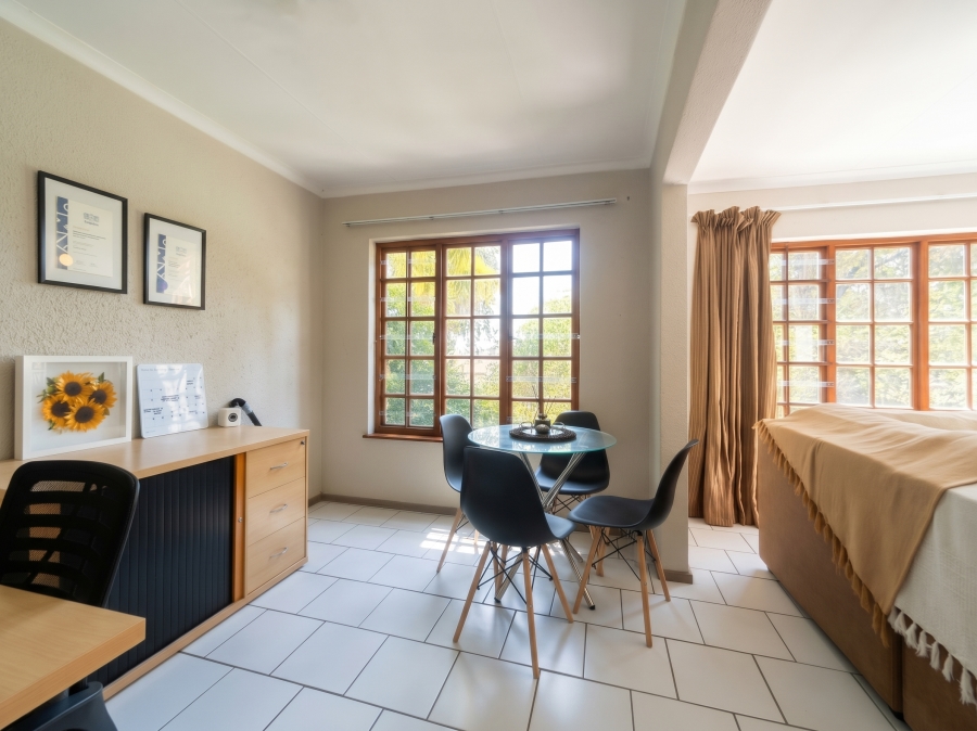 2 Bedroom Property for Sale in Lonehill Gauteng