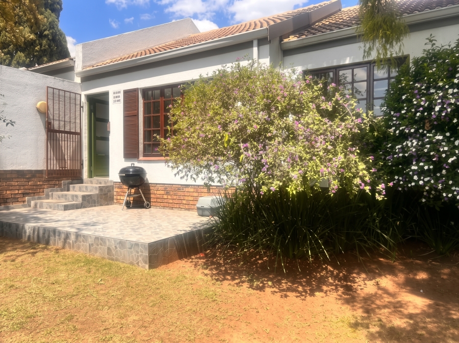 2 Bedroom Property for Sale in Lonehill Gauteng