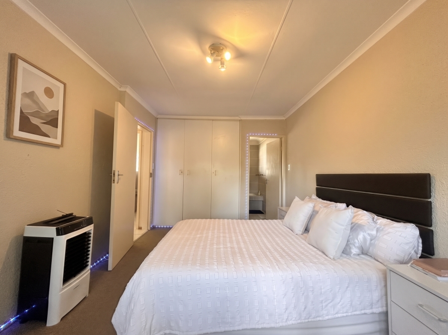 2 Bedroom Property for Sale in Lonehill Gauteng