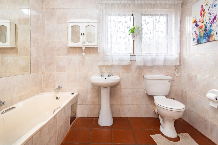 3 Bedroom Property for Sale in Faerie Glen Gauteng