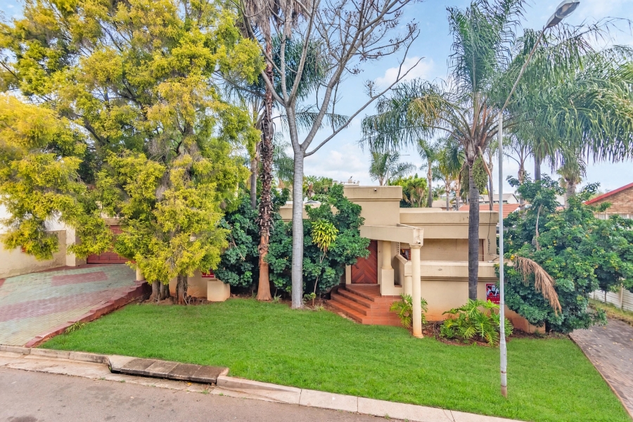 3 Bedroom Property for Sale in Faerie Glen Gauteng