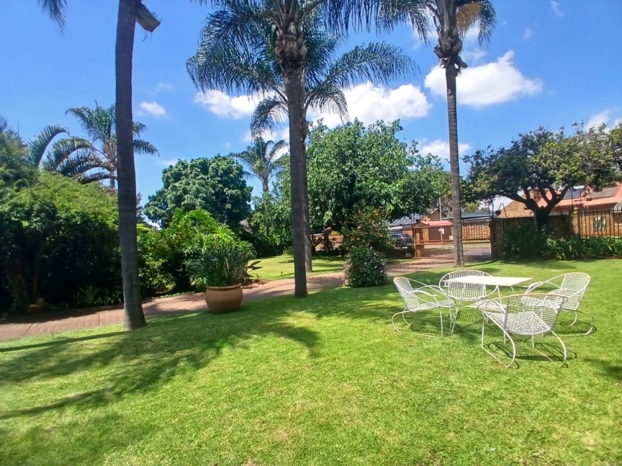 7 Bedroom Property for Sale in Theresa Park Gauteng