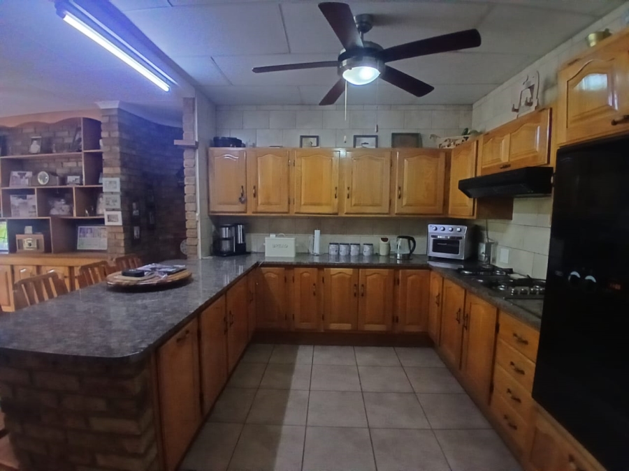 7 Bedroom Property for Sale in Theresa Park Gauteng
