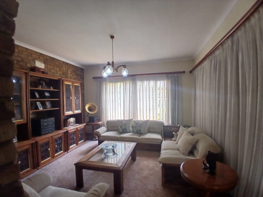 7 Bedroom Property for Sale in Theresa Park Gauteng