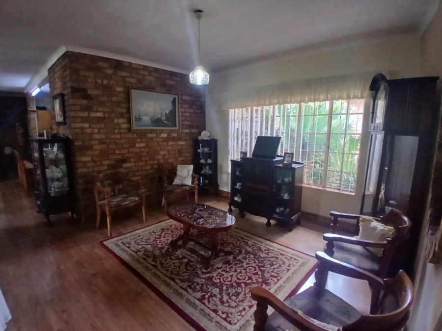 7 Bedroom Property for Sale in Theresa Park Gauteng