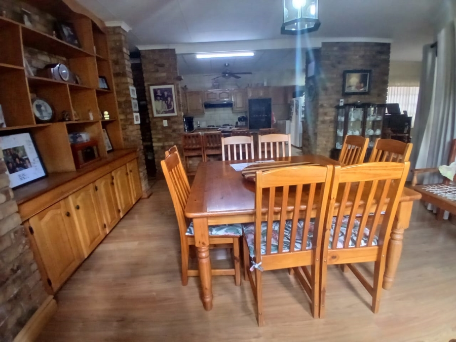 7 Bedroom Property for Sale in Theresa Park Gauteng
