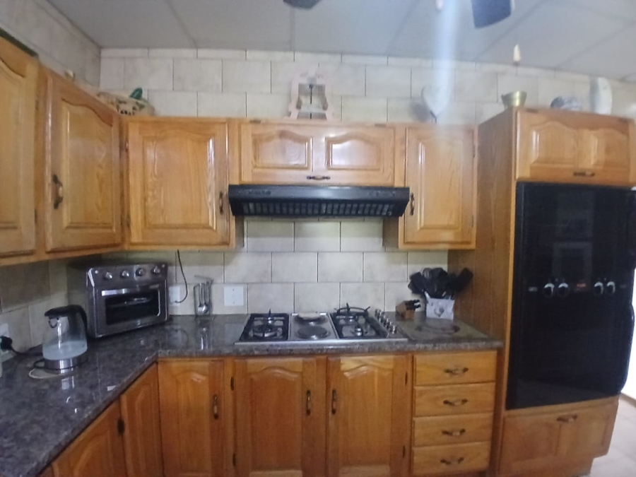 7 Bedroom Property for Sale in Theresa Park Gauteng