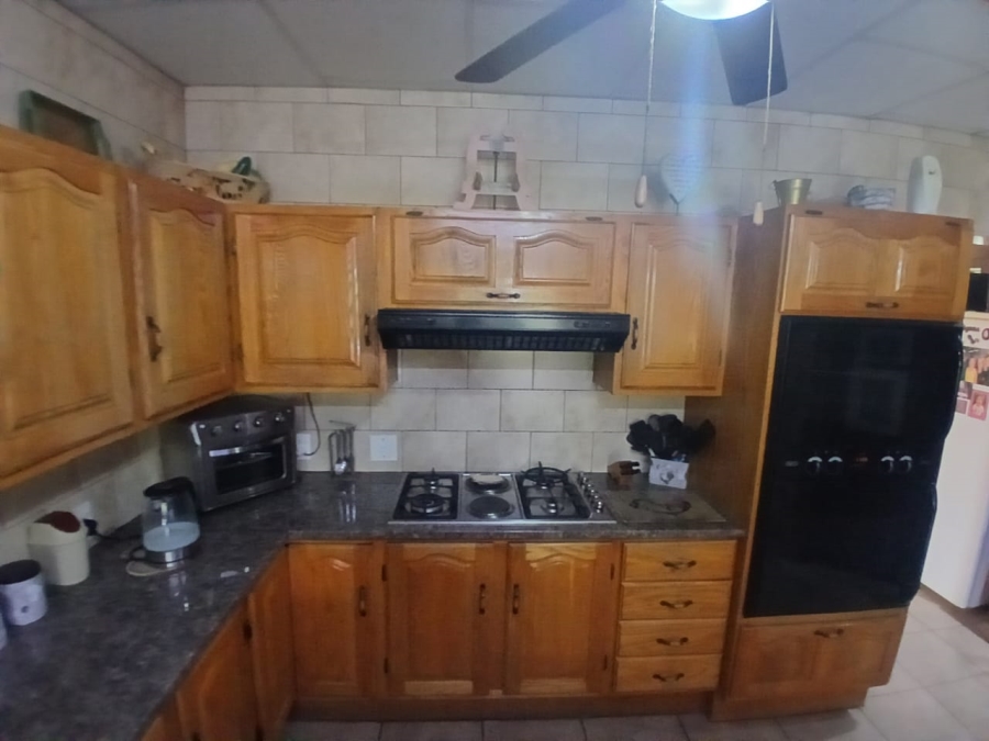 7 Bedroom Property for Sale in Theresa Park Gauteng