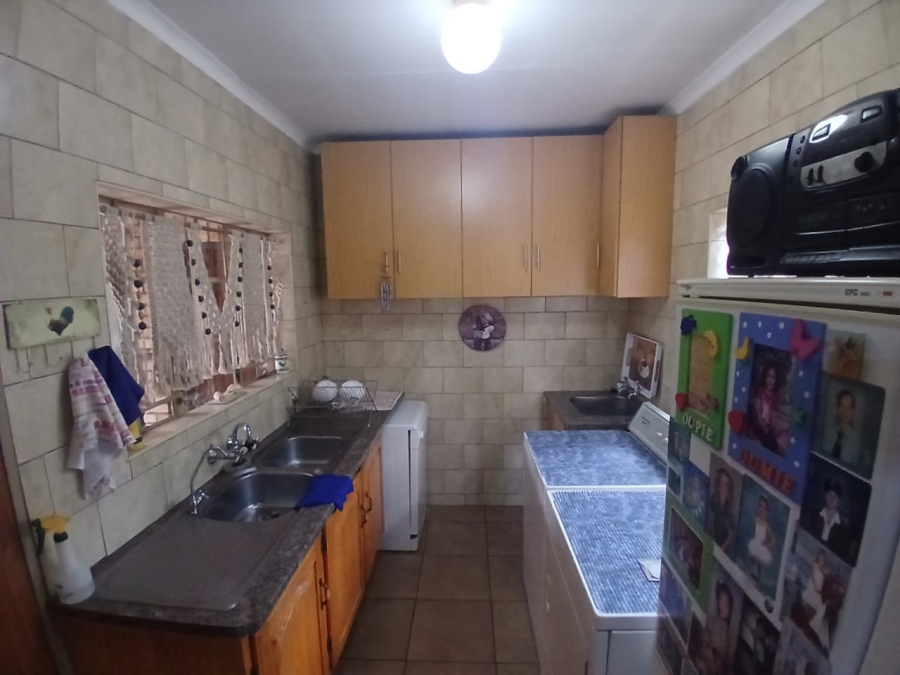 7 Bedroom Property for Sale in Theresa Park Gauteng