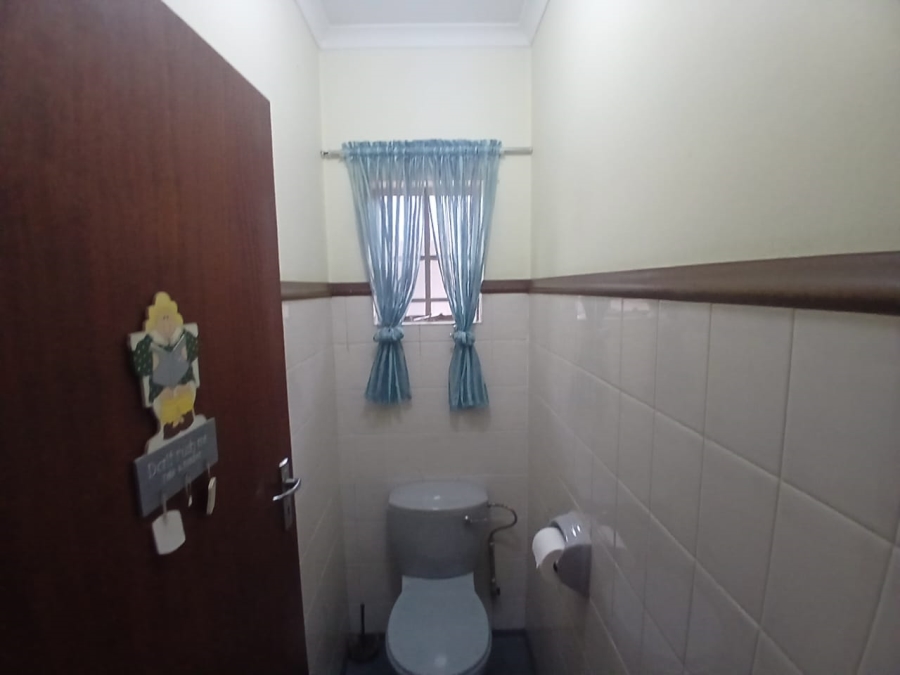 7 Bedroom Property for Sale in Theresa Park Gauteng